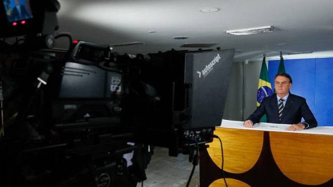 Jair Bolsonaro falou em cadeia nacional de rádio e televisão nesta terça-feira (24).