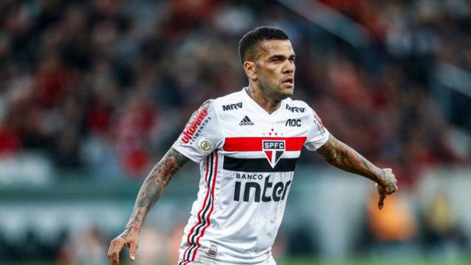 Daniel Alves criticou o discurso de Jair Bolsonaro sobre o coronavírus
