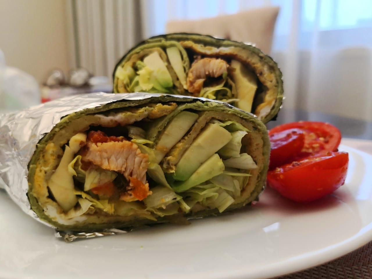Um wrap com o que tinha na geladeira: abacate, isquinha de frango, alface, tomate, lâminas de queijo. Foto: Arquivo pessoal. Um wrap com o que tinha na geladeira: abacate, isquinha de frango, alface, tomate, lâminas de queijo. Foto: Arquivo pessoal.
