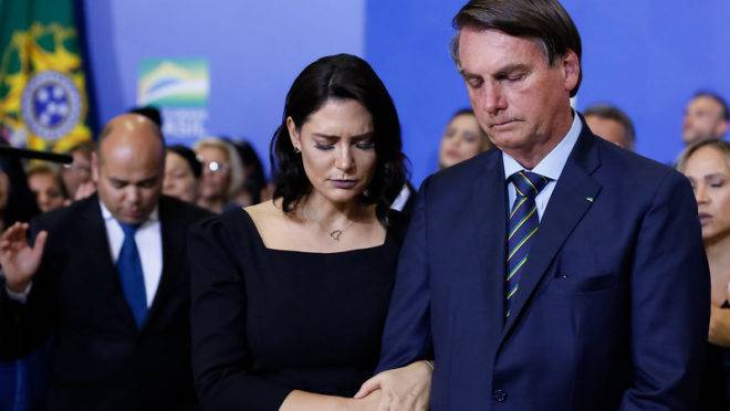O presidente da República, Jair Bolsonaro, ao lado da primeira-dama, Michelle Bolsonaro