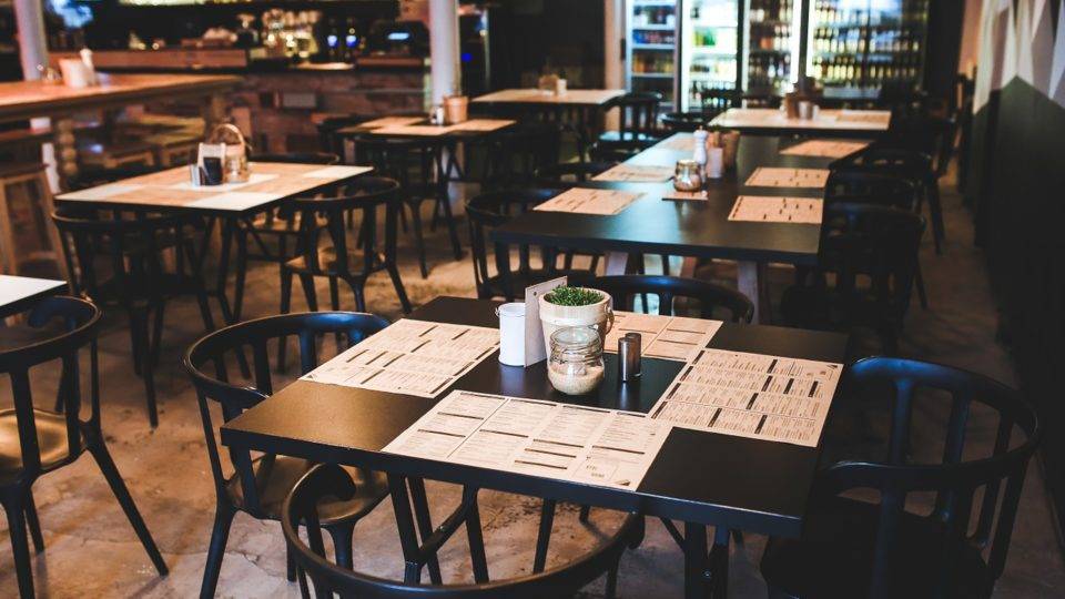 Grupo de empresários se manifesta contra a reabertura do comércio em Curitiba Restaurantes reivindicam
