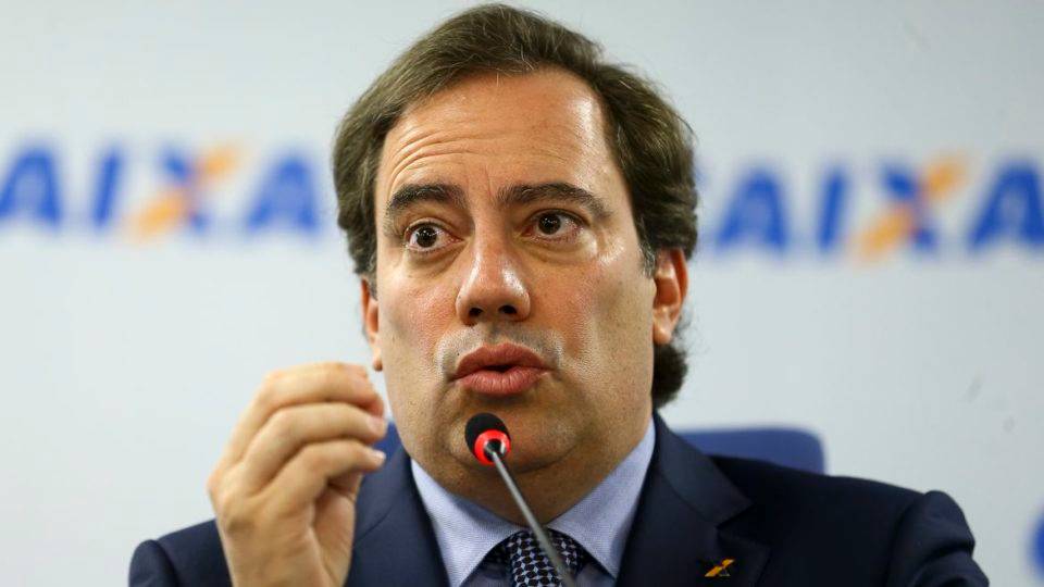 Em reunião, presidente da Caixa ameaçou pegar em armas se filha fosse presa por furar isolamento Pedro Guimarães, presidente da Caixa