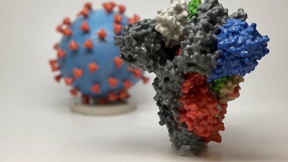 Imagem mostra uma impressão em 3D do vírus SARS-CoV-2, causador da Covid-19