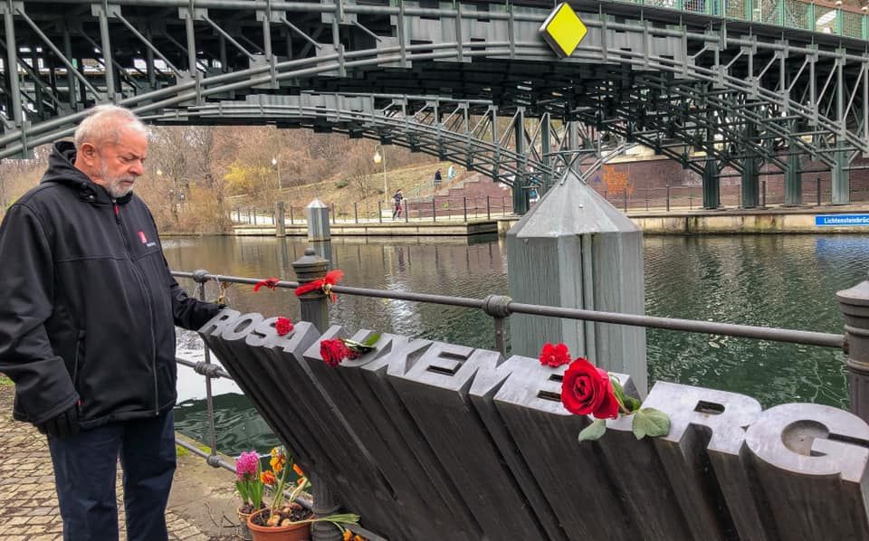 Lula visitou o o memorial Rosa de Luxemburgo, em Berlim (Alemanha), no Dia da Mulher, 8 de março. Lula visitou o o memorial Rosa de Luxemburgo, em Berlim (Alemanha), no Dia da Mulher, 8 de março.