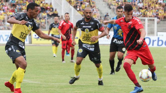 O FC Cascavel é um dos representantes do futebol paranaense na Série D e assinou documento através do capitão Duda.