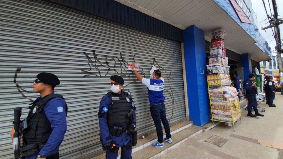 Segurança e liberdade Prefeitura de Salvador fiscaliza cumprimento das medidas de isolamento social em pontos comerciais: capital baiana decretou estado de emergência em 18 de março.