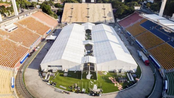 Hospital de campanha no estádio Pacaembu, em São Paulo