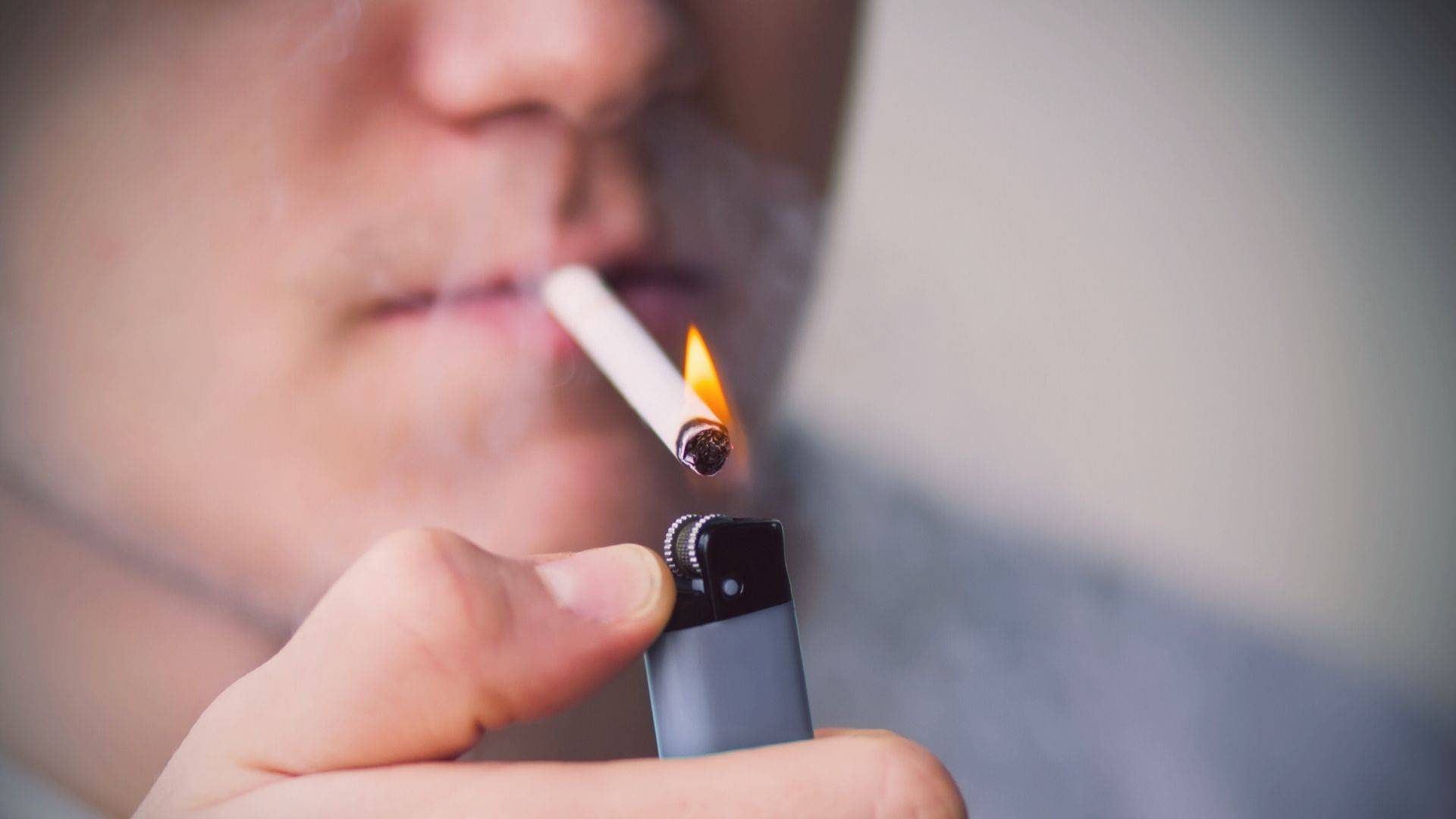 Cigarro piora contágio e agrava quadros do Covid-19.