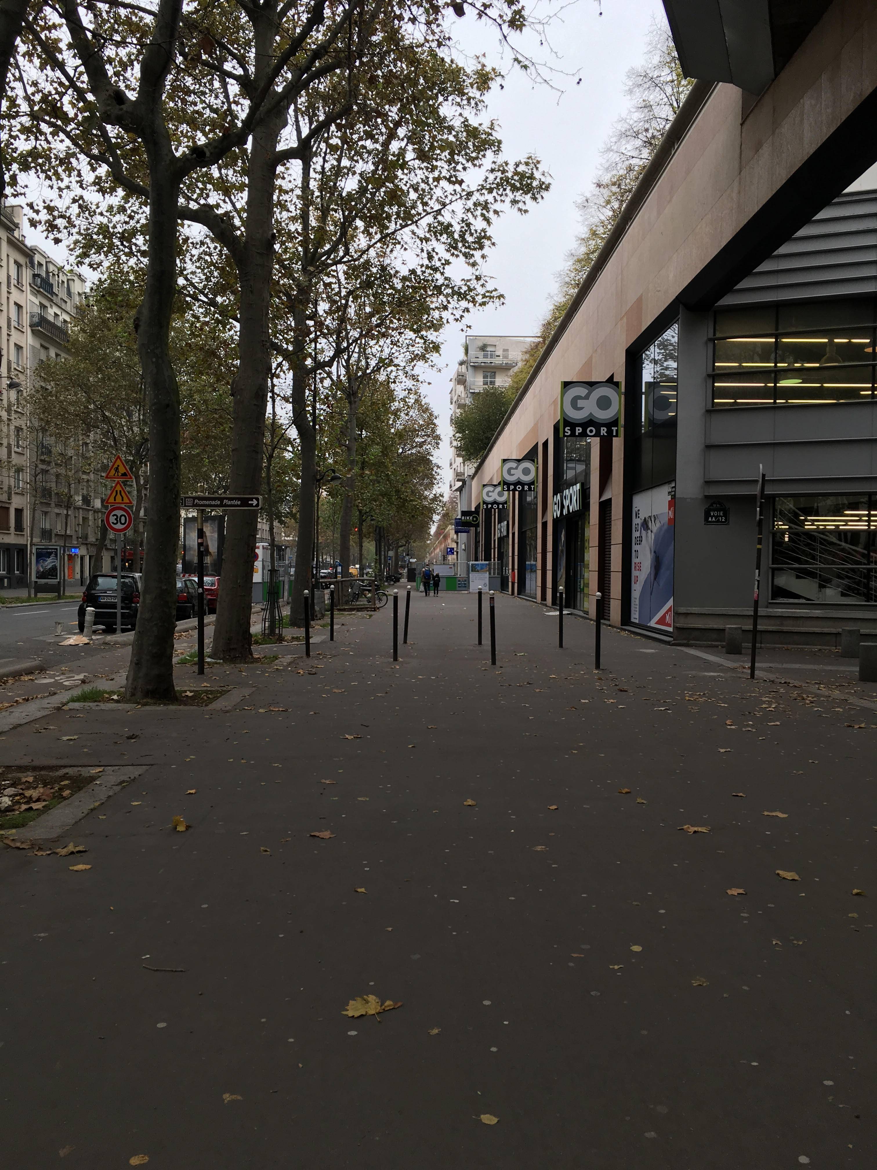 Calçadas em grandes dimensões pelo centro de Paris. Calçadas em grandes dimensões pelo centro de Paris.