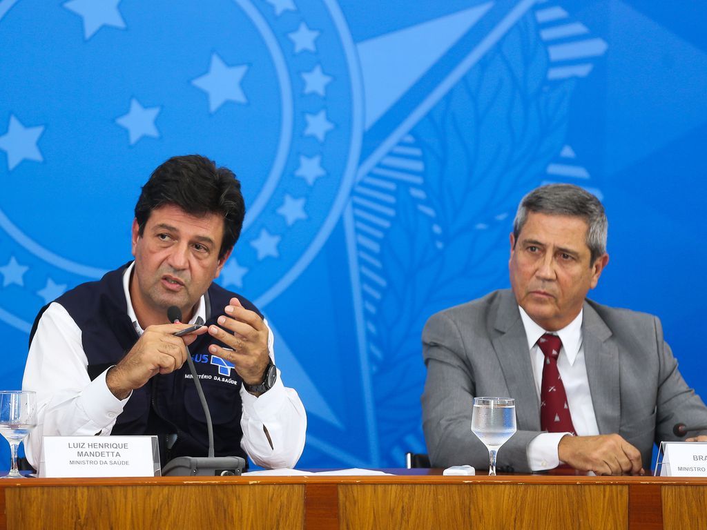 Os ministros da Saúde, Luiz Henrique Mandetta e da Casa Civil, Braga Netto, participam da coletiva de imprensa no Palácio do Planalto, sobre as ações de enfrentamento no combate ao coronavírus