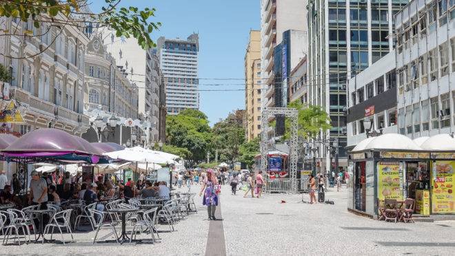 Rua XV de Novembro em Curitiba. Foto: Bigstock