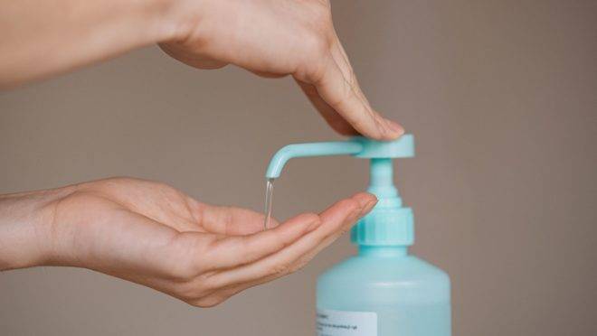 Especialistas alertam para risco de queimaduras com o uso do álcool gel