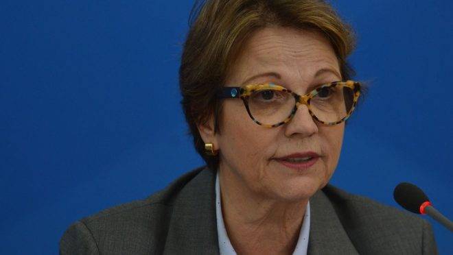 Ministra da Agricultura,Tereza Cristina, diz que não haverá falta de alimentos por causa da covid-19 no país.
