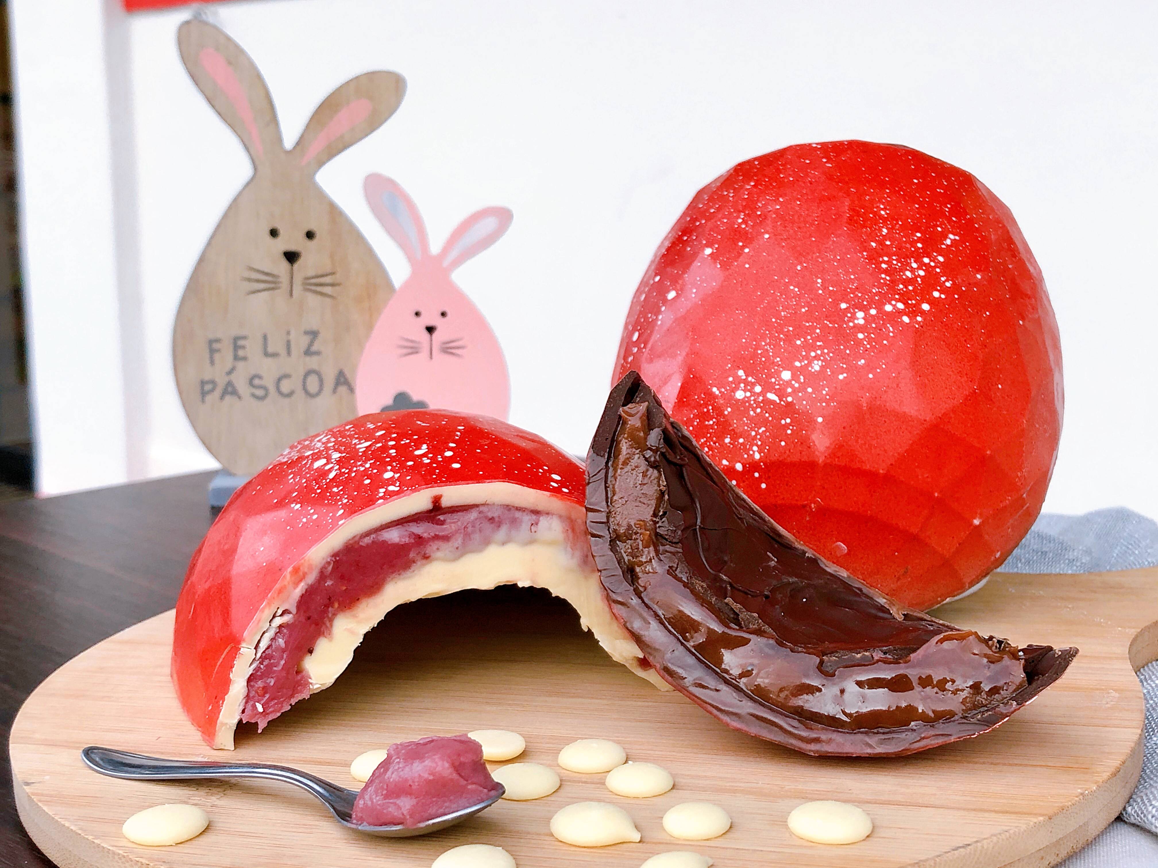 Ovo trufado da Sotile Pasticceria, famosa por seus entremets. Alguns sabores viraram ovos de Páscoa Ovo trufado da Sotile Pasticceria, famosa por seus entremets. Alguns sabores viraram ovos de Páscoa