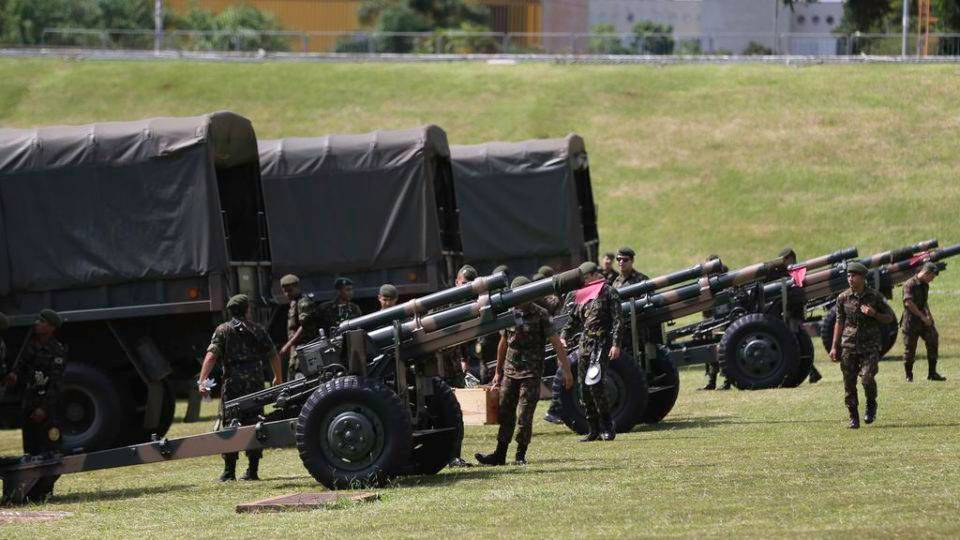 O interesse social pelos assuntos militares O interesse social pelos assuntos militares