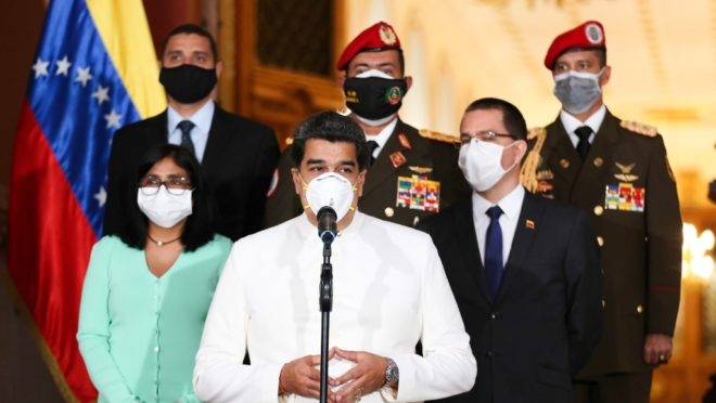 Nicolás Maduro fala em rede nacional de televisão sobre a pandemia de coronavírus no país, em 30 de março de 2020.