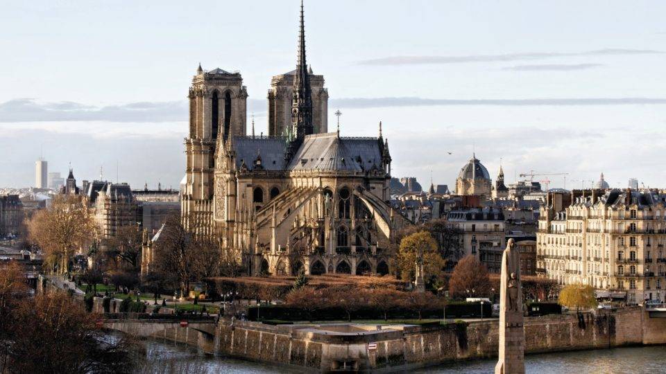O que é conservadorismo? A Catedral de Notre Dame, em Paris: transformada pelos revolucionários franceses em um templo à “deusa” Razão.