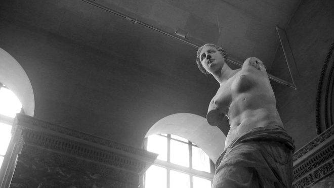 A estátua Vênus de Milo, no Museu do Louvre, em Paris