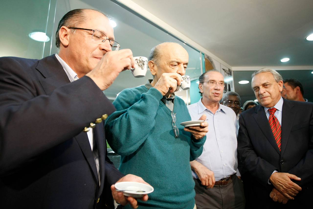 Os tucanos Geraldo Alckmin e José Serra, durante a campanha eleitoral do PSDB para presidente da República, em 2010.