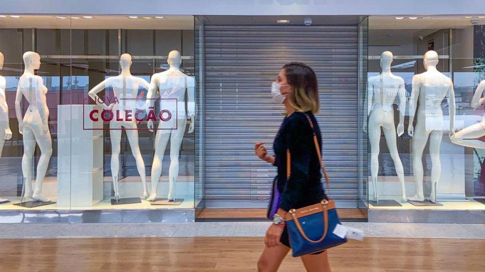 Contrariando o governo, shoppings e academias já reabrem em cidades do Paraná Sete shopping centers reabriram as portas no Paraná