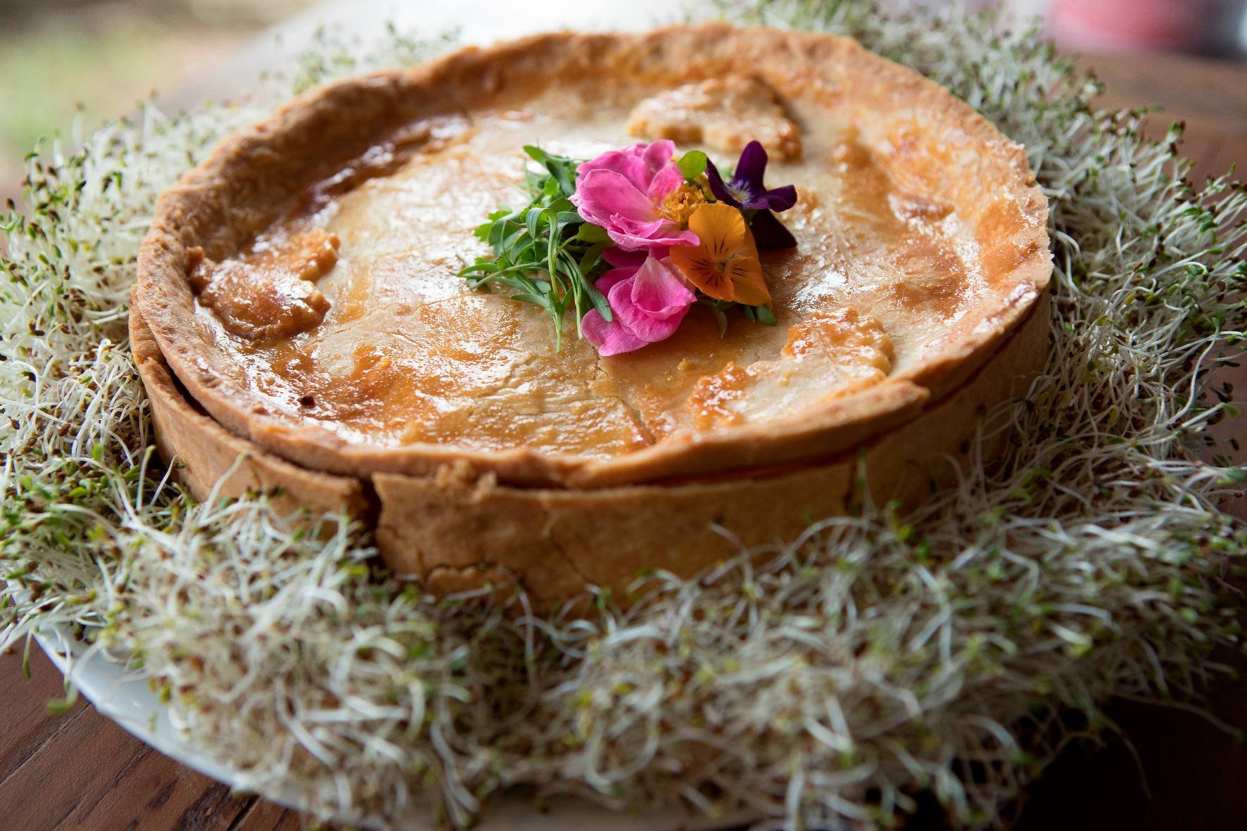 Empadão de camarão e pupunha é uma das atrações da Páscoa do Sel et Sucre. Foto: Divulgação Empadão de camarão e pupunha é uma das atrações da Páscoa do Sel et Sucre. Foto: Divulgação
