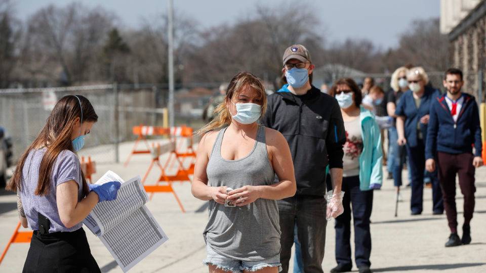Wisconsin realiza primárias mesmo em meio à pandemia de coronavírus eleições eua pandemia