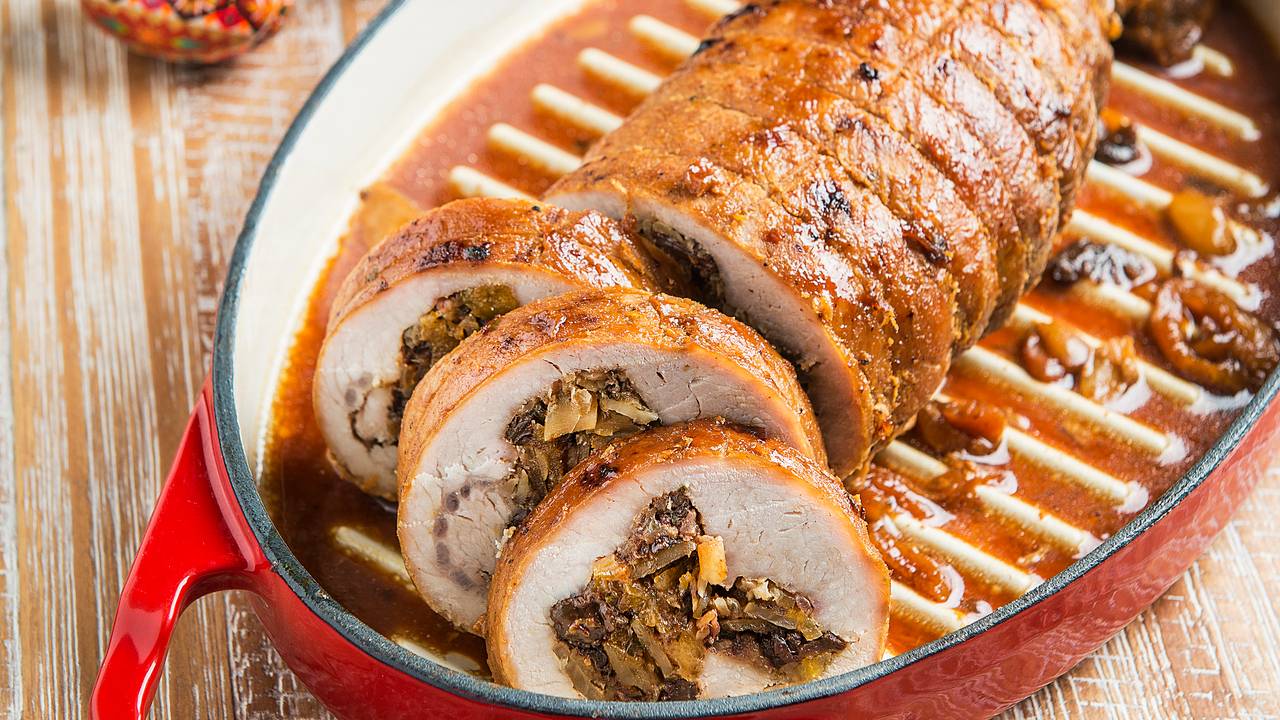 Páscoa Étnica Ucrâniana . Preparo do chef Carne suína assada e recheada da chef Vania do Restaurante Limoeiro . Páscoa Étnica Ucrâniana . Preparo do chef Carne suína assada e recheada da chef Vania do Restaurante Limoeiro .