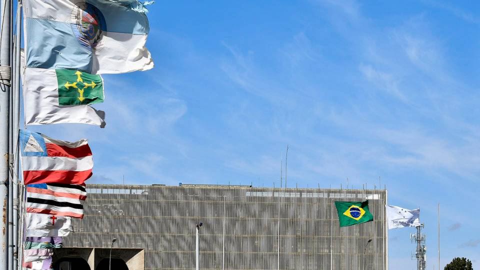 Câmara aprova projeto que obriga União a compensar estados e municípios por perda de arrecadação Substitutivo do Plano Mansueto, com foco na Covid-19, é aprovado na Câmara