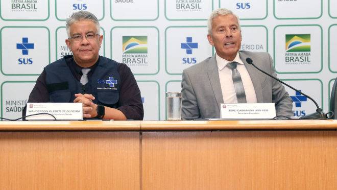 Equipe de Mandetta durante coletiva de imprensa: Wanderson e Gabbardo são dos técnicos mais chamados pelo ministro