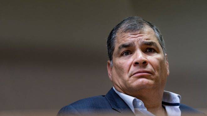 O ex-presidente do Equador Rafael Correa, em coletiva de imprensa no Parlamento Europeu, em Bruxelas, outubro de 2019. Correa foi condenado a oito anos de prisão pela Justiça do Equador