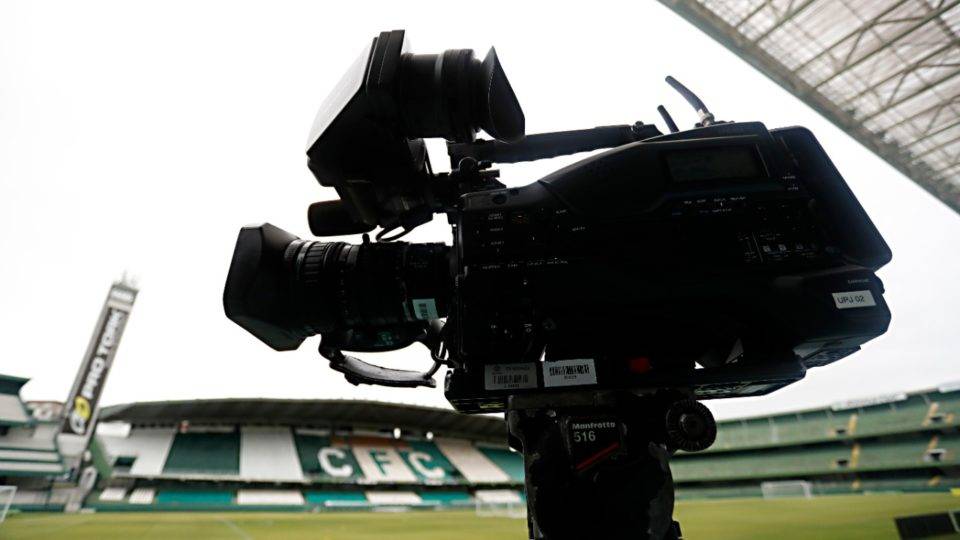 Athletico vê “traição” em reviravolta com a Turner e Coritiba estuda ir à Justiça Athletico vê “traição” em reviravolta com a Turner e Coritiba estuda ir à Justiça