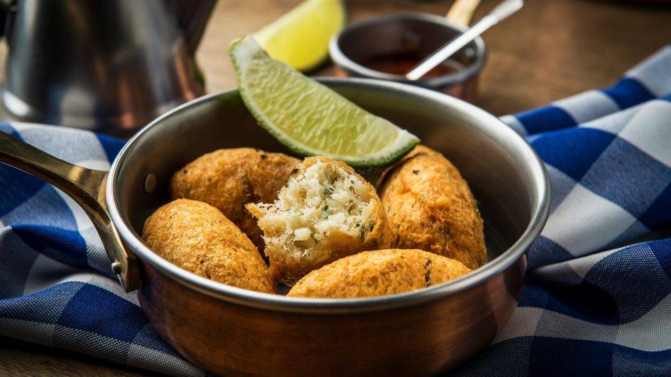 Bolinho de Bacalhau é uma tradição da culinária portuguesa.