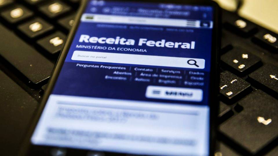 Receita libera consulta ao 2º lote da restituição do IRPF Consulta ao segundo lote da restituição do IRPF 2020 pode ser feito via celular