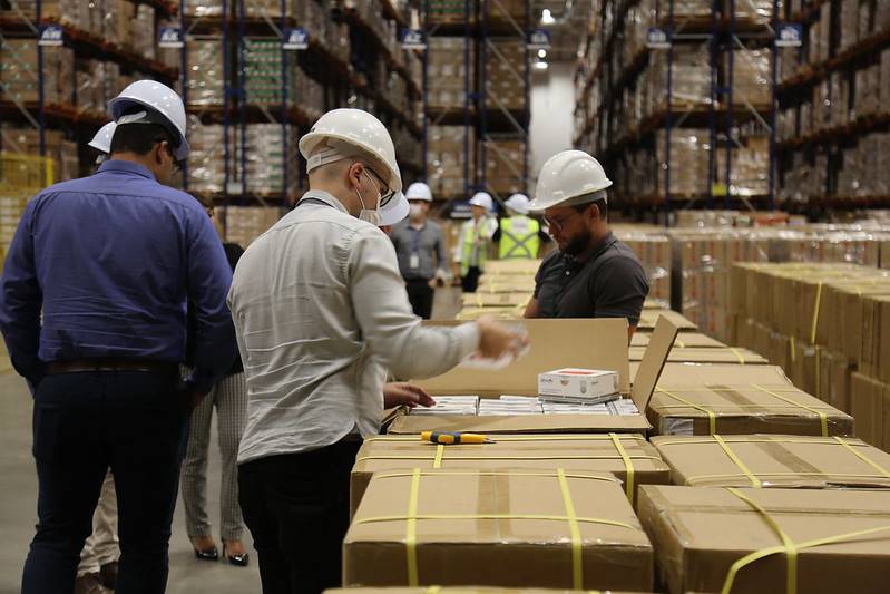 Brasil recebe só 10% dos testes comprados para Covid-19 Só 10% dos testes adquiridos para Covid-19 já estão no Brasil