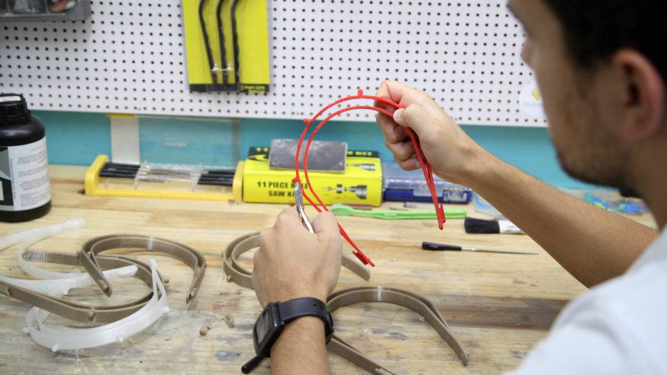 Portal conecta voluntários que produzem máscaras de proteção contra coronavírus Máscara impressa em 3D ajuda profissionais da saúde na proteção contra coronavírus.