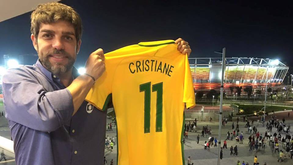 Juninho Pernambucano promete pagar tratamento de dependente químico agredido Ex-jogador de futebol Juninho Pernambucano prometeu ajudar morador de rua que foi agredido