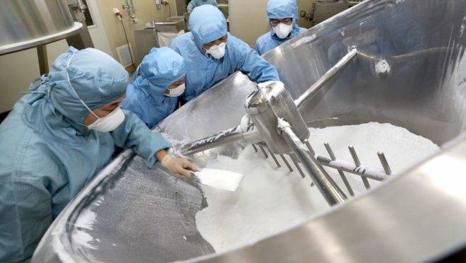 Medicamentos que estão sendo pesquisados para enfrentar a covid-19 são de baixo custo de fabricação
