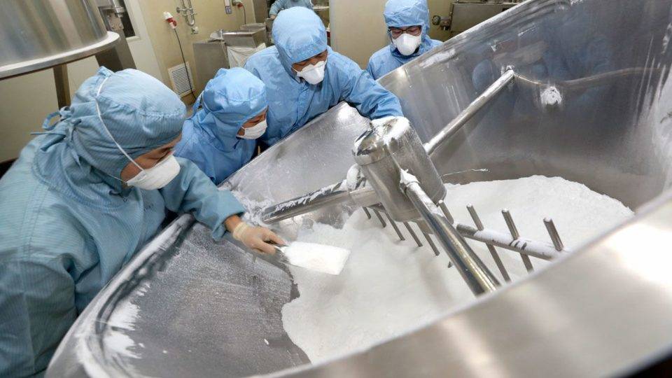 Medicamentos em estudo contra coronavírus são baratos de fabricar Medicamentos que estão sendo pesquisados para enfrentar a covid-19 são de baixo custo de fabricação