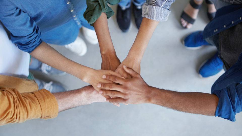 Arquitetos e designers se unem para arrecadar cestas básicas para comunidades carentes de Curitiba Arquitetos e designers de Curitiba estão ajudando comunidades vulneráveis.