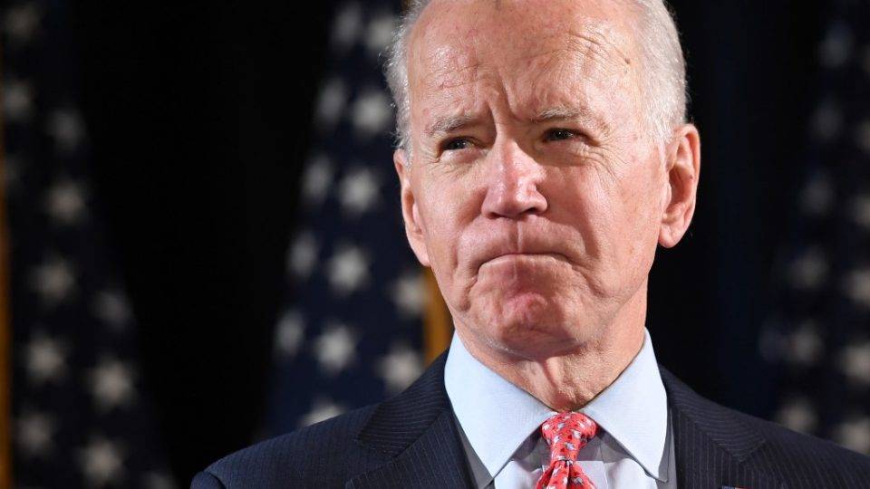 Joe Biden vence primária do Partido Democrata no Alasca O ex-vice-presidente americano Joe Biden, pré-candidato à presidência dos EUA pelo Partido Democrata, venceu a primária do partido no Alasca