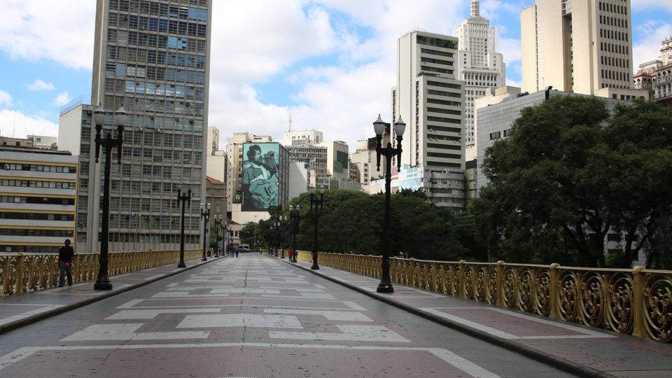 Entre o querer-fazer e o dever-fazer Viaduto Santa Ifigênia durante a quarentena: PIB do Brasil pode ter a maior retração em um único ano por causa do coronavírus