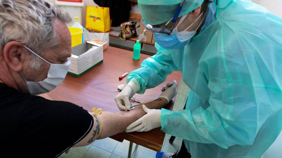 Itália planeja lançamento de “carteira de imunidade” para retomada econômica teste covid-19 itália