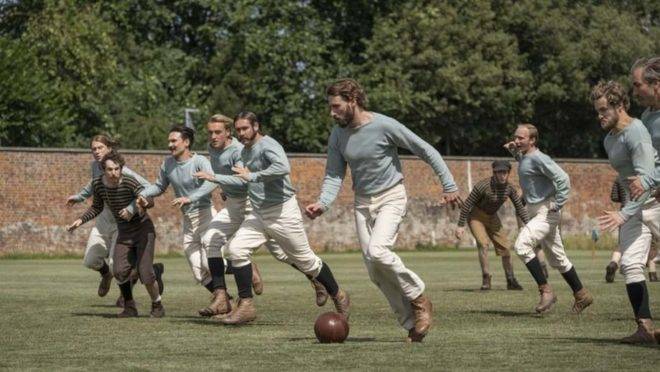 O futebol em seus primórdios: violento, rudimentar e caótico.