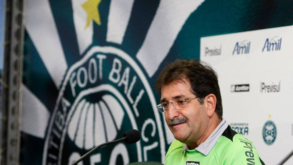 Ex-Coritiba, René Simões se cura do coronavírus e fala sobre desafio contra a doença René Simões teve duas passagens pelo Coritiba.
