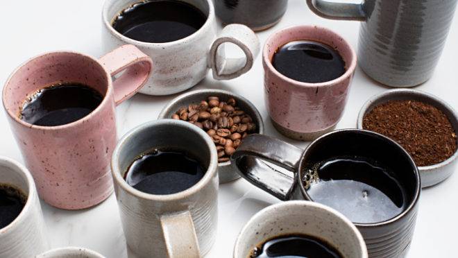 Cafés especiais apresentam sabor mais complexo, além de mais aromáticos e de tonalidade diferente. Foto: Alexandre Mazzo / Gazeta do Povo.