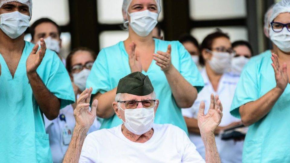 Ermando Piveta, de 99 anos, sobreviveu à 2ª Guerra a ao coronavírus