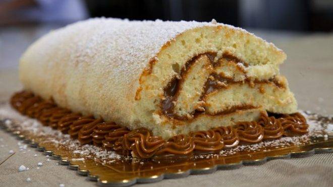 Rocambole de doce de leite da chef Andreia Nardes