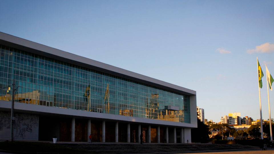Governador e secretários do Paraná terão redução de 30% nos salários Palácio Iguaçu.