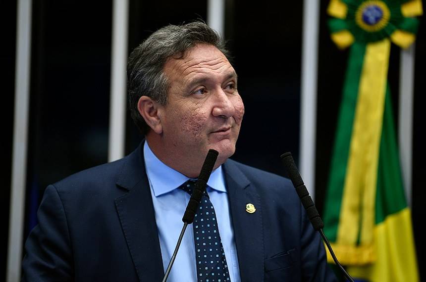 O senador Lucas Barreto (PSD-AP) já teria formalizado sua saída da vice-liderança do governo
