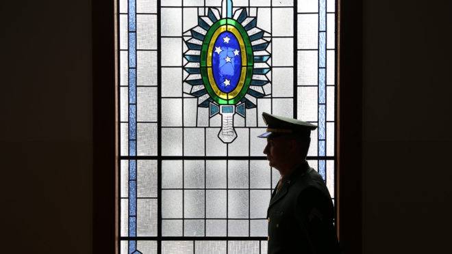 Militares do governo aconselham Bolsonaro em diversos assuntos, mas decisão final é sempre do presidente: "ele não pode ser tutelado", disse o general Villas Bôas.